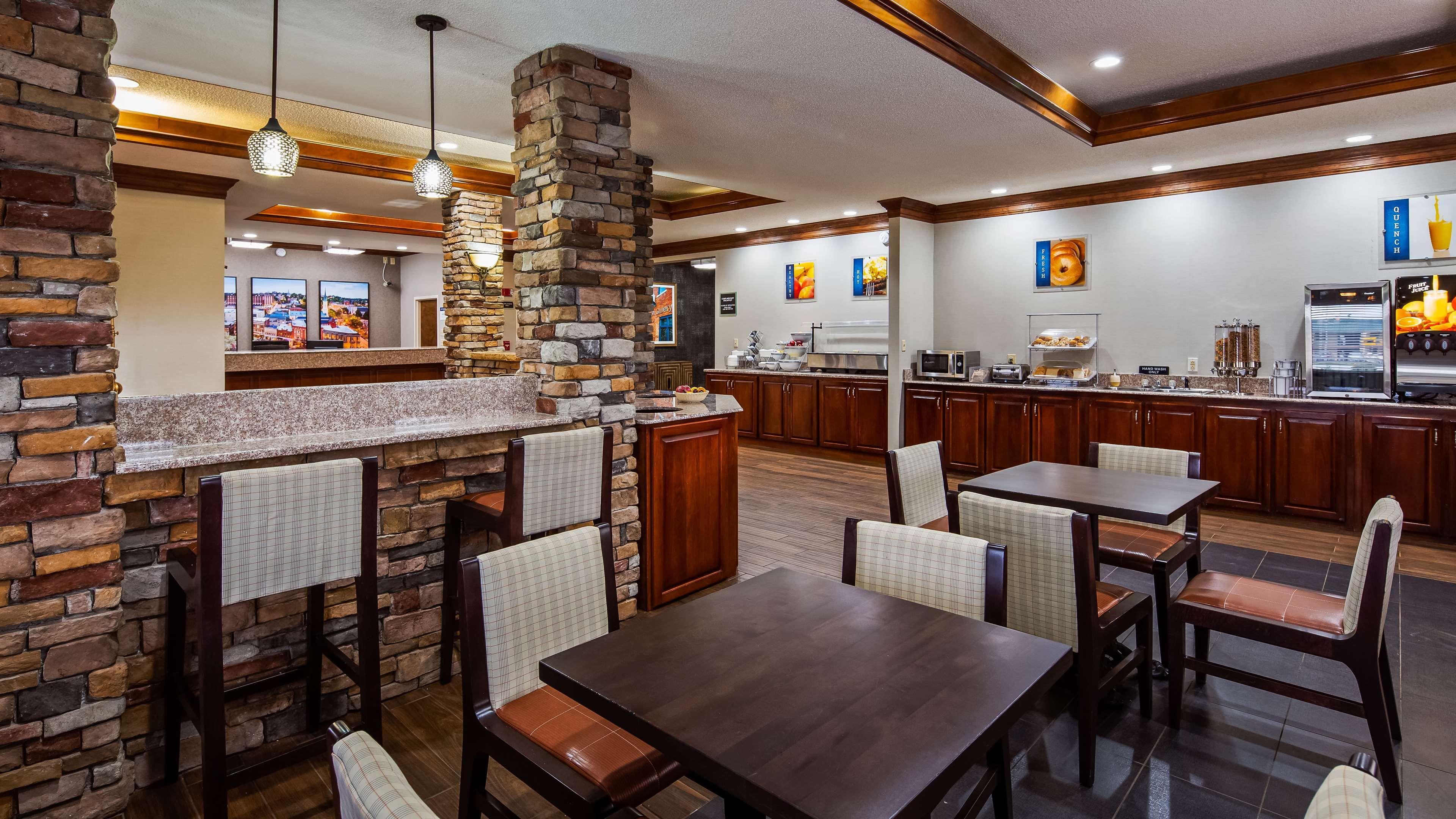 Best Western Inn & Suites Байрън Екстериор снимка