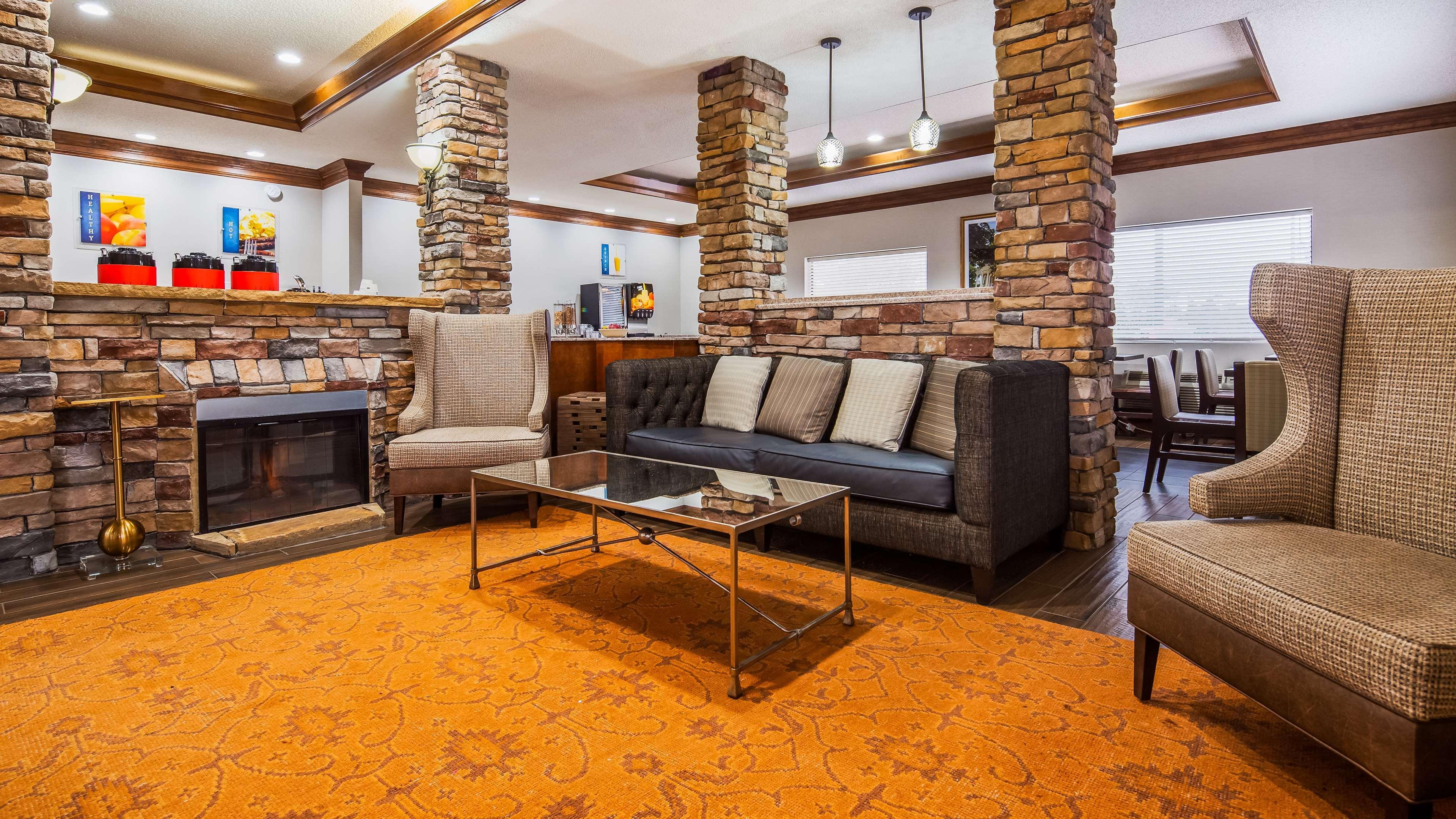 Best Western Inn & Suites Байрън Екстериор снимка