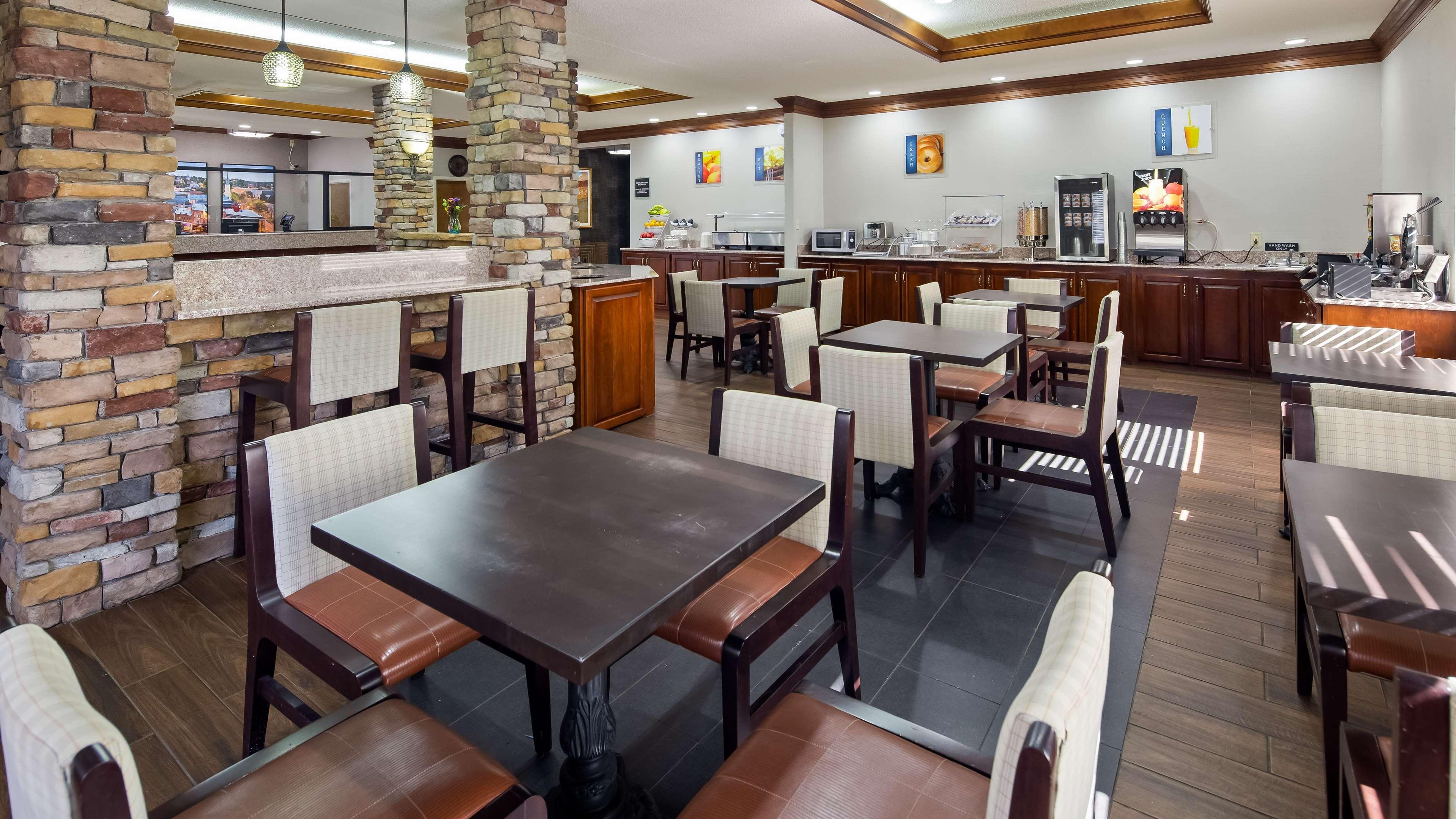 Best Western Inn & Suites Байрън Екстериор снимка