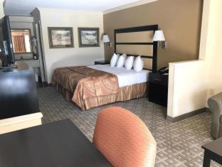 Best Western Inn & Suites Байрън Стая снимка