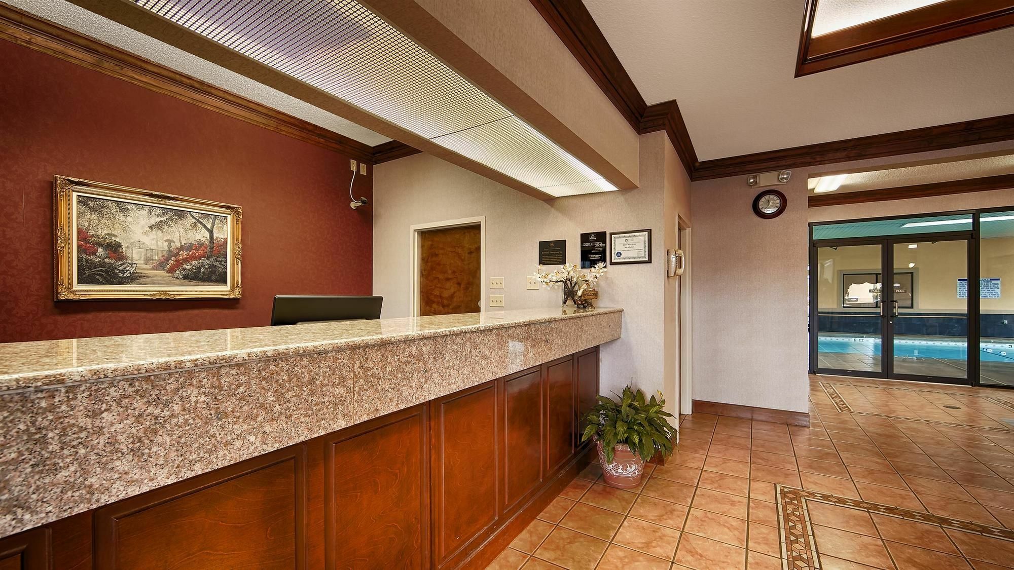 Best Western Inn & Suites Байрън Екстериор снимка